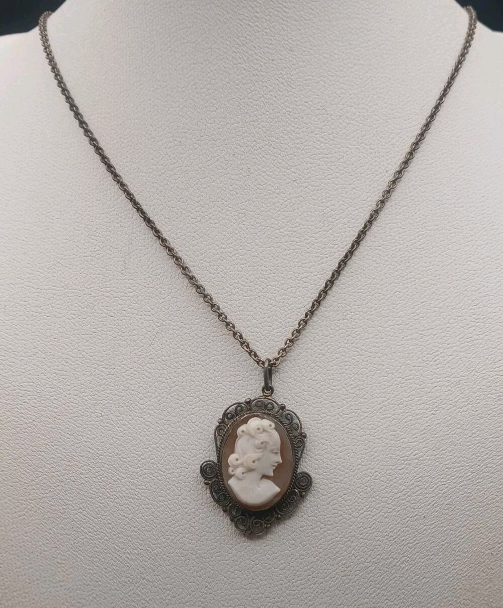 VTG Italian 800 Silver Hand Carved Shell Cameo Pendant Necklace Filigree Border